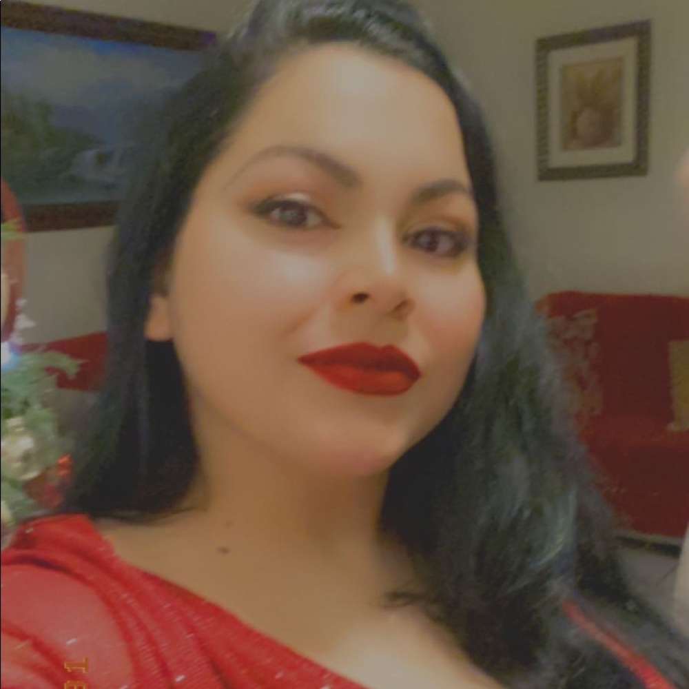 Meet your Posher, Esmeralda